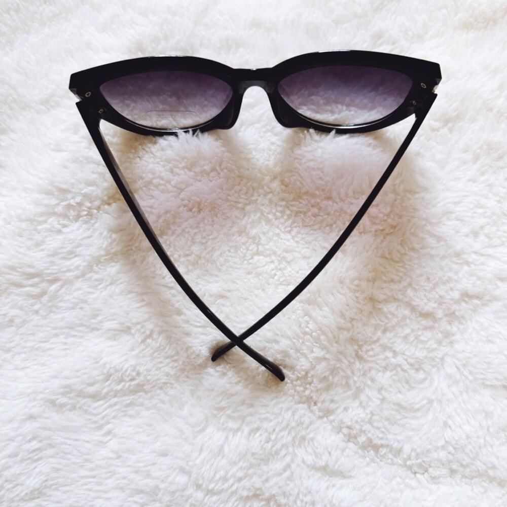 Rosy Black Cat Eye Oversized Sunglasses - Picture 8 of 10